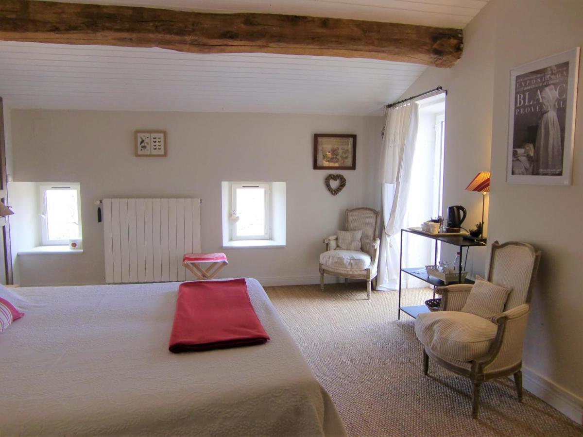 Geay  Du Cote De L'Ombriere B&B 외부 사진