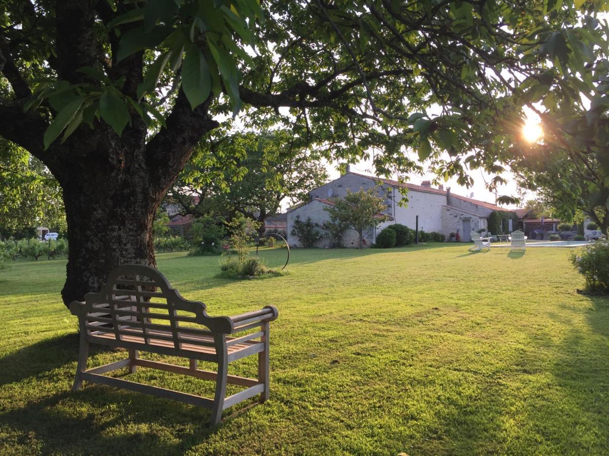 Geay  Du Cote De L'Ombriere B&B 외부 사진